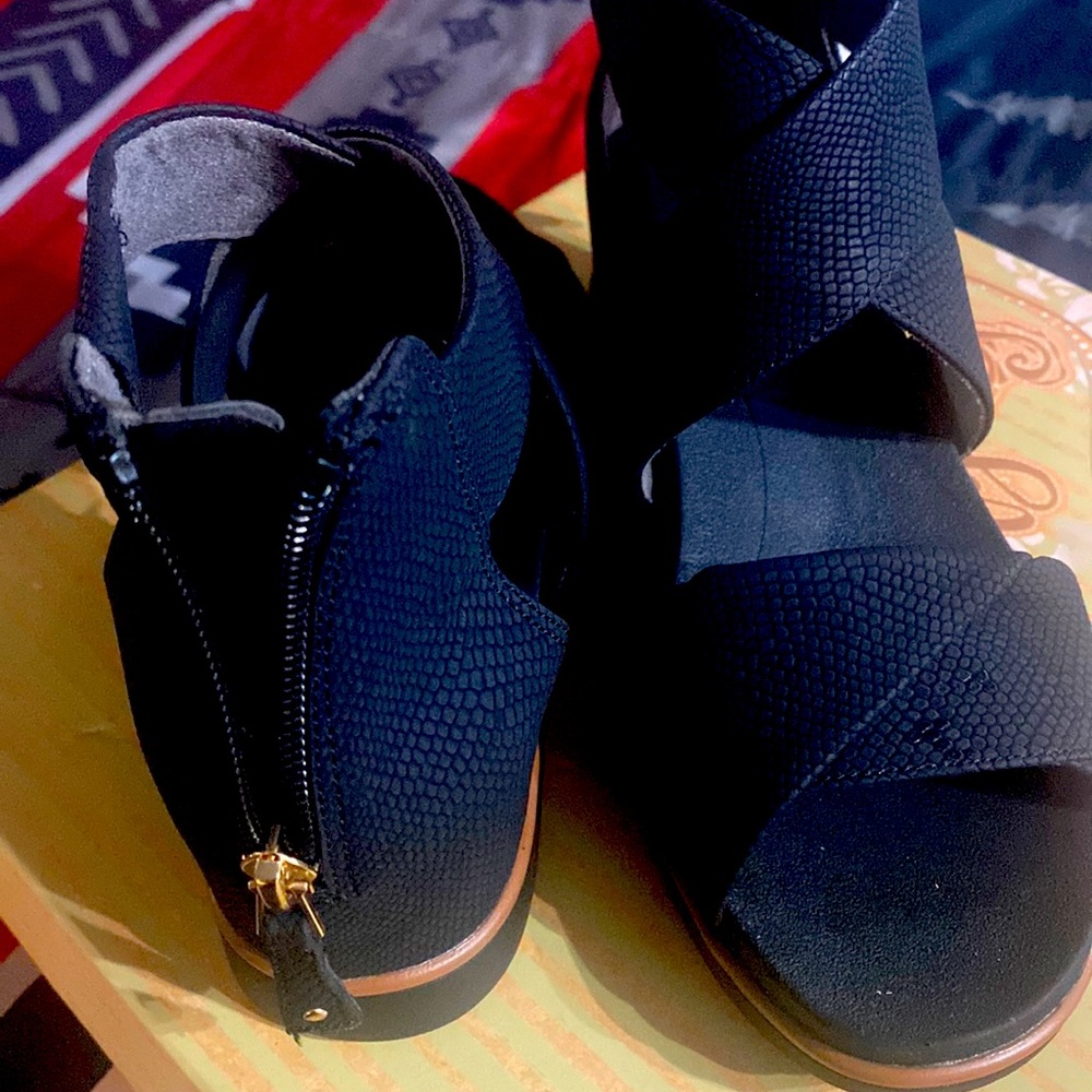 Black 👠 shoes